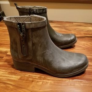 Rain boots